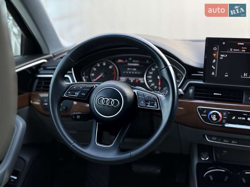 Седан Audi A4 2022 в Львове