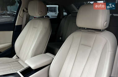 Седан Audi A4 2019 в 