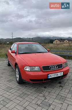 Седан Audi A4 1995 в Иршаве