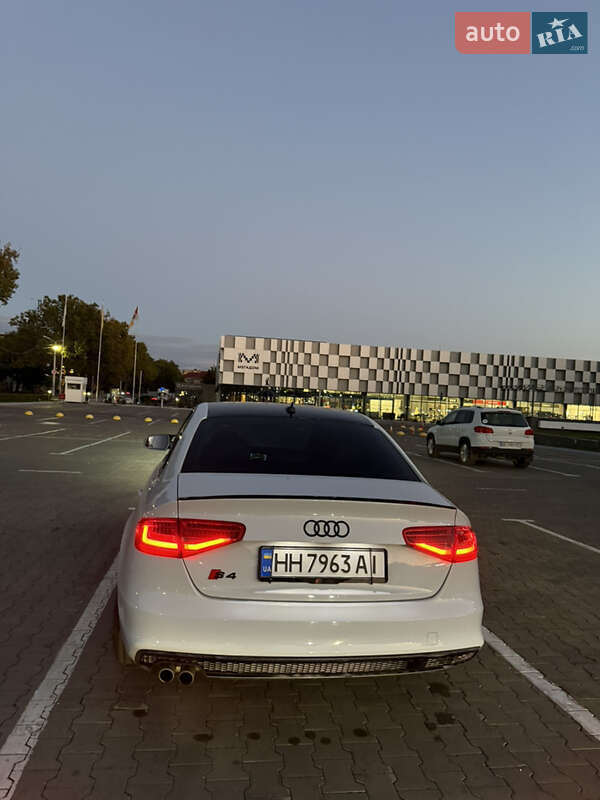 Седан Audi A4 2015 в Одессе