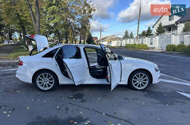 Седан Audi A4 2015 в 