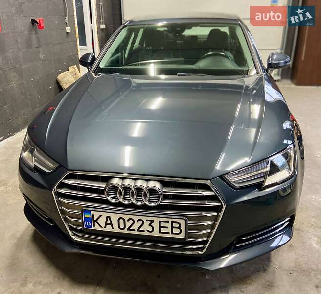 Седан Audi A4 2016 в Киеве