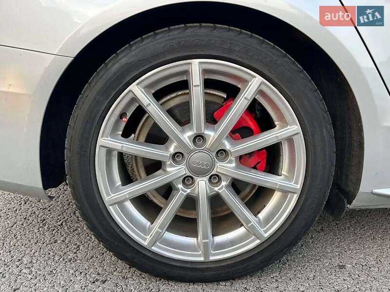 Седан Audi A4 2013 в Львові