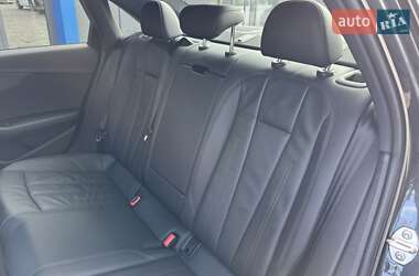 Седан Audi A4 2018 в 