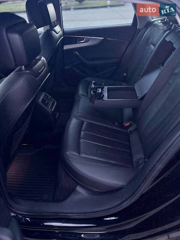 Седан Audi A4 2016 в Виноградові