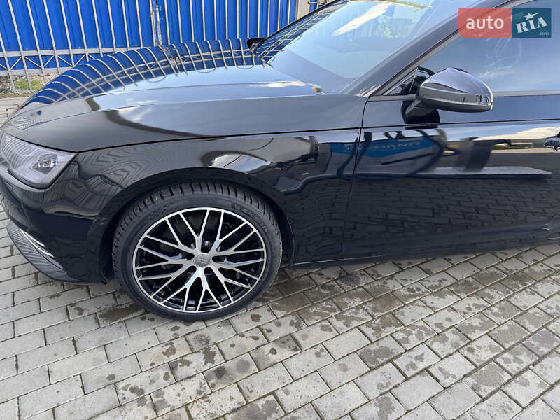 Седан Audi A4 2016 в Виноградові