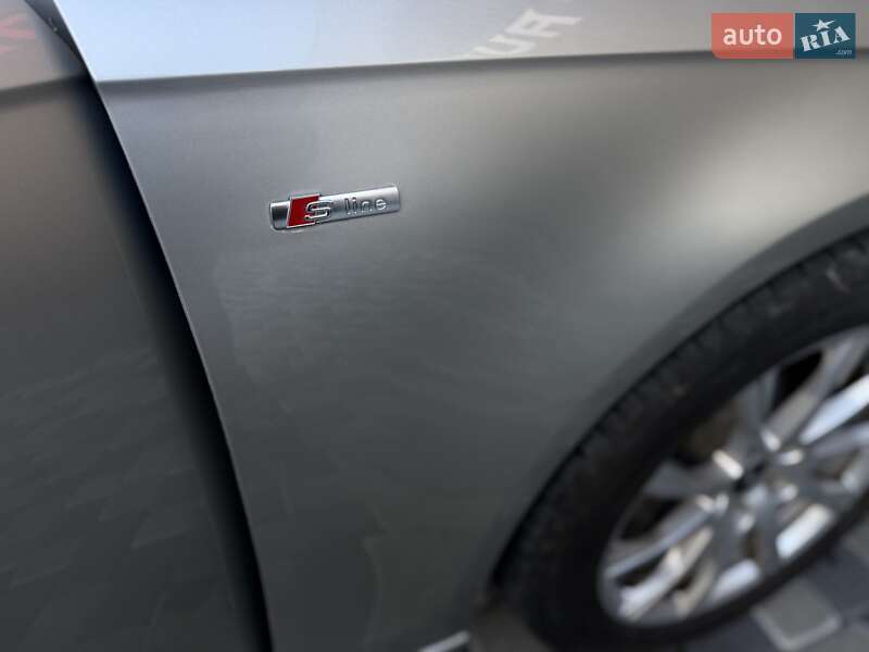 Седан Audi A4 2014 в Львові