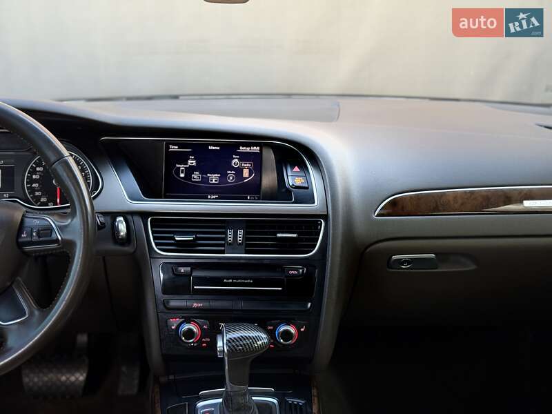 Седан Audi A4 2014 в Львові