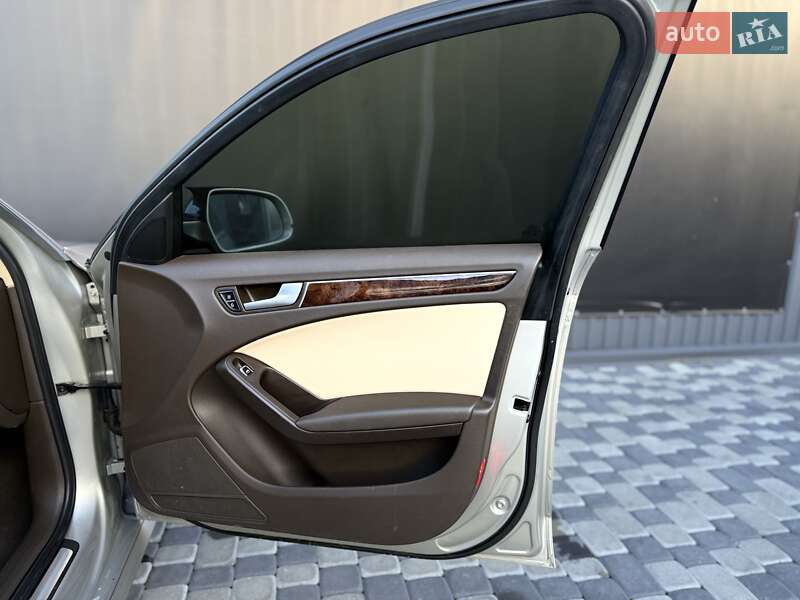 Седан Audi A4 2014 в Львові