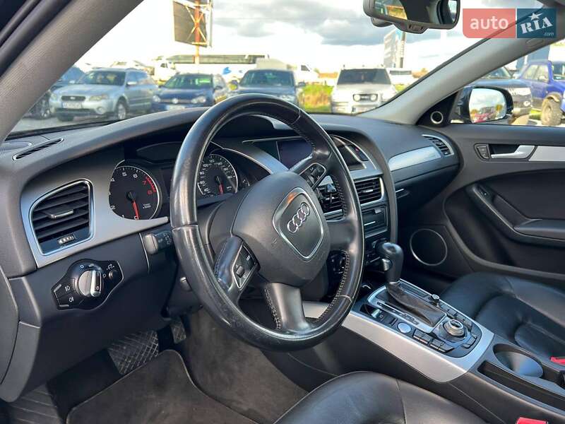 Седан Audi A4 2010 в Львове