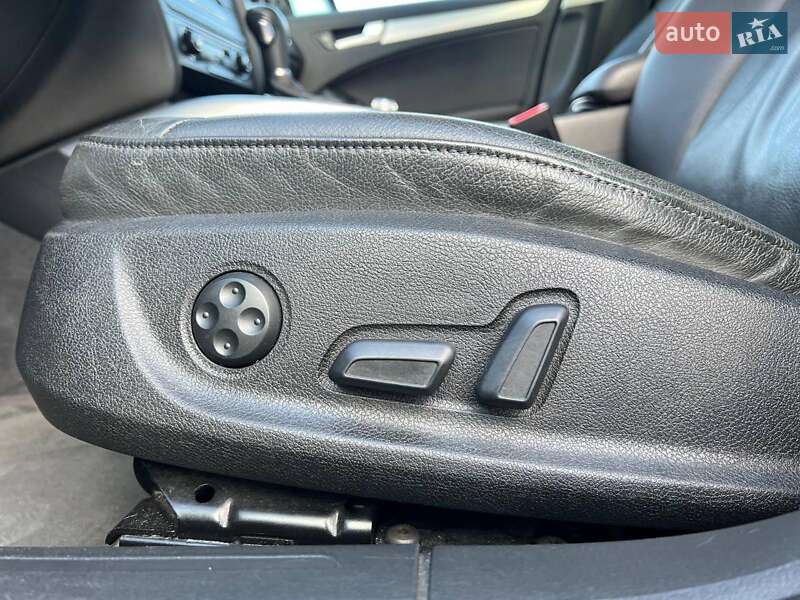 Седан Audi A4 2010 в Львове