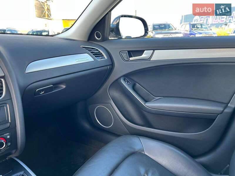 Седан Audi A4 2010 в Львове