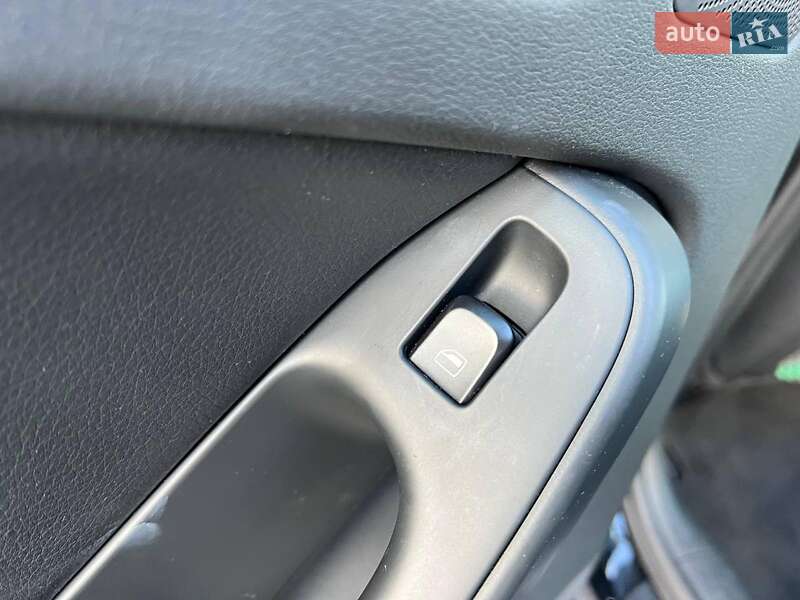 Седан Audi A4 2010 в Львове