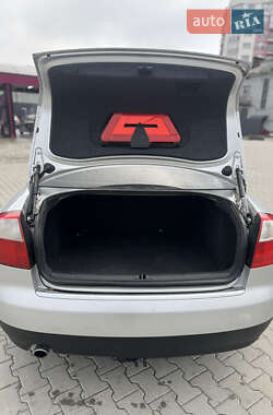 Седан Audi A4 2004 в 