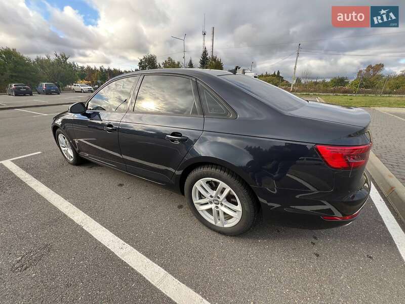 Седан Audi A4 2016 в Киеве