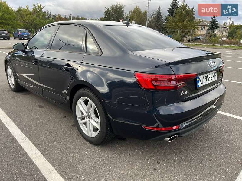 Седан Audi A4 2016 в Киеве