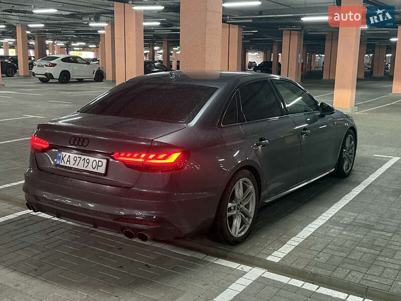 Седан Audi A4 2020 в Києві