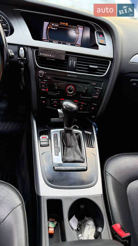 Седан Audi A4 2011 в Львове