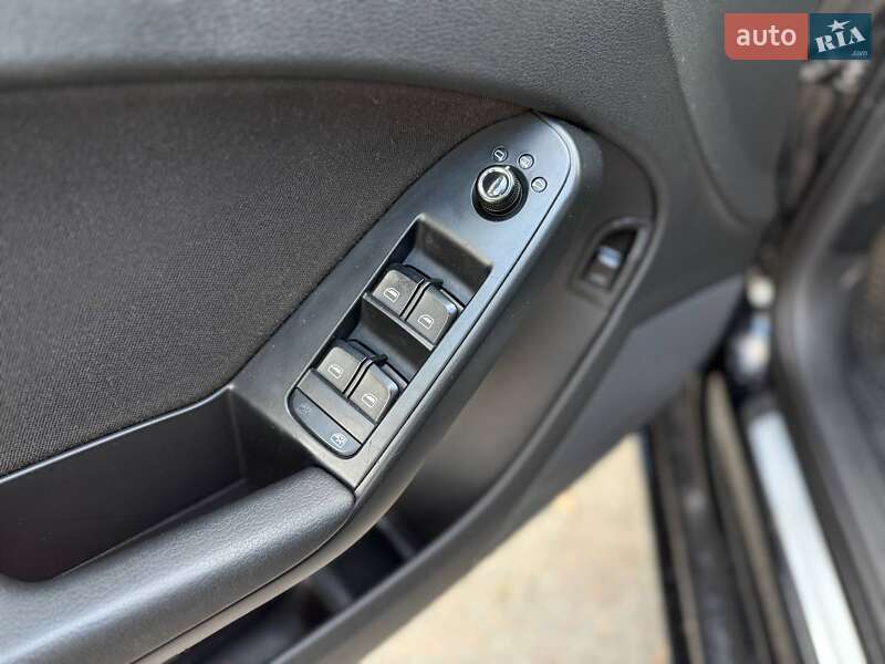 Седан Audi A4 2012 в Львові