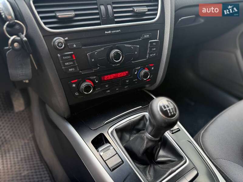 Седан Audi A4 2012 в Львові