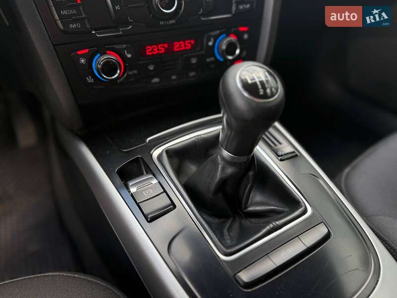 Седан Audi A4 2012 в Львові