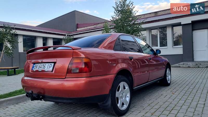 Седан Audi A4 1996 в Луцке