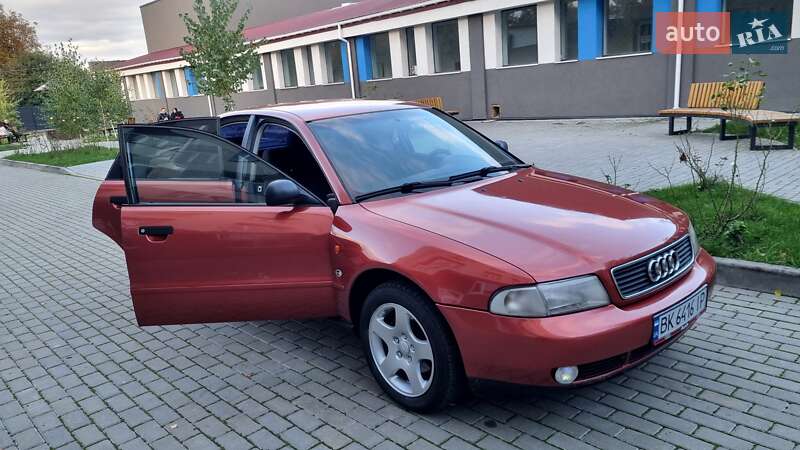 Седан Audi A4 1996 в Луцке