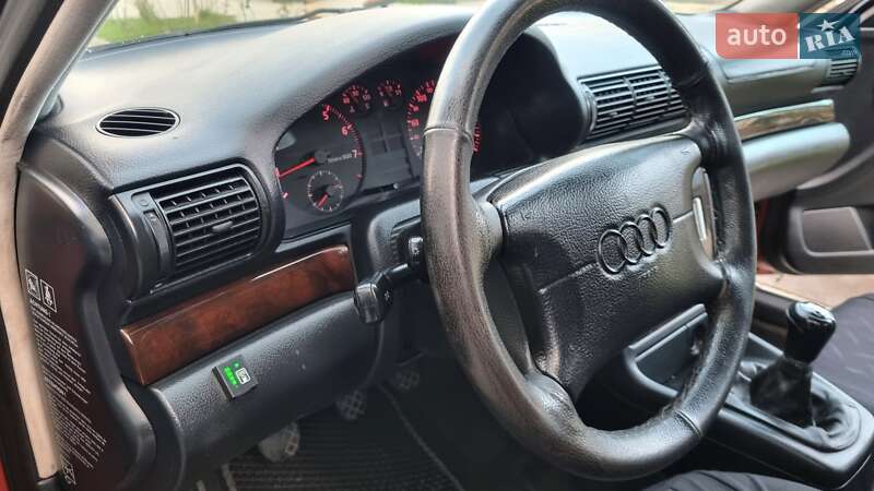 Седан Audi A4 1996 в Луцке
