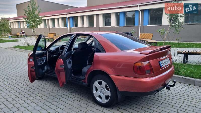 Седан Audi A4 1996 в Луцке