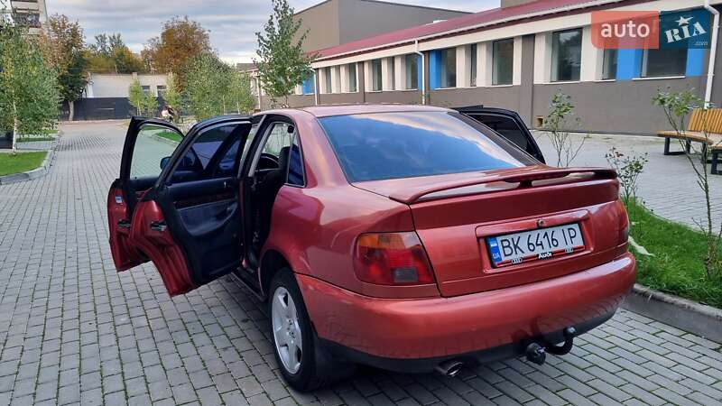 Седан Audi A4 1996 в Луцке