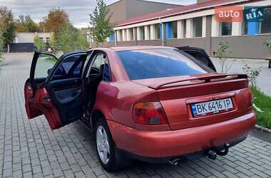 Седан Audi A4 1996 в 
