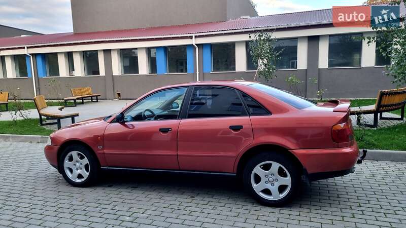 Седан Audi A4 1996 в Луцке