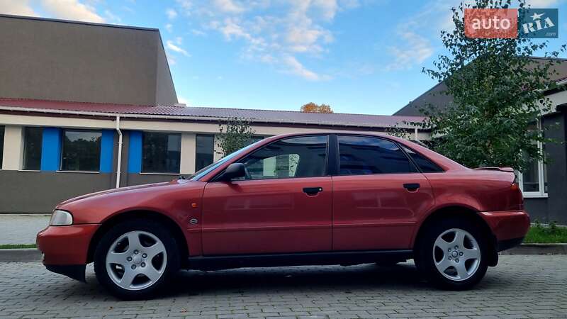 Седан Audi A4 1996 в Луцке