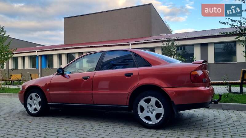Седан Audi A4 1996 в Луцке