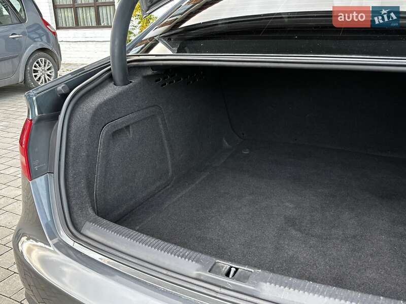 Седан Audi A4 2013 в Красилові