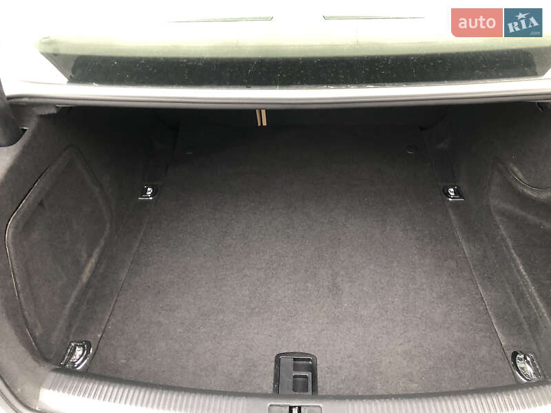 Седан Audi A4 2015 в Вінниці