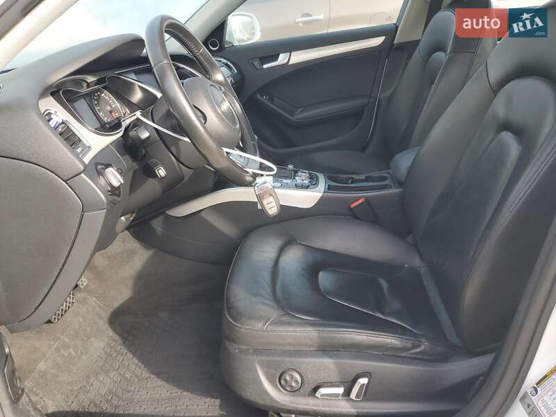 Седан Audi A4 2015 в Львові