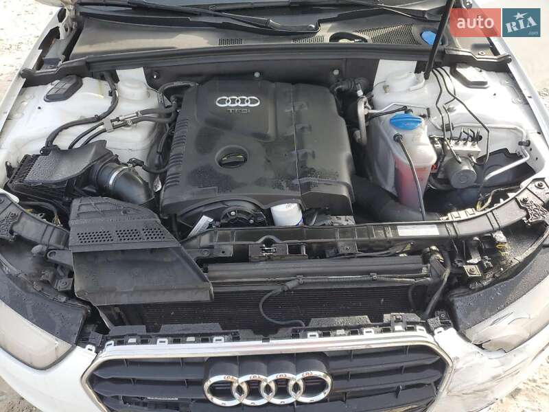Седан Audi A4 2015 в Львові