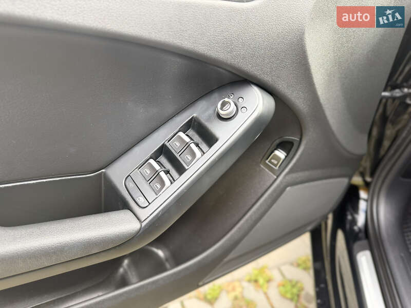 Седан Audi A4 2012 в Харькове