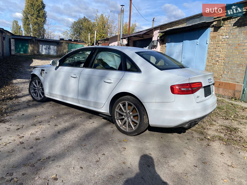Седан Audi A4 2015 в Киеве