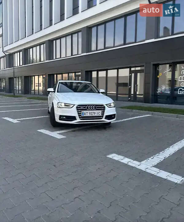 Седан Audi A4 2015 в Львове