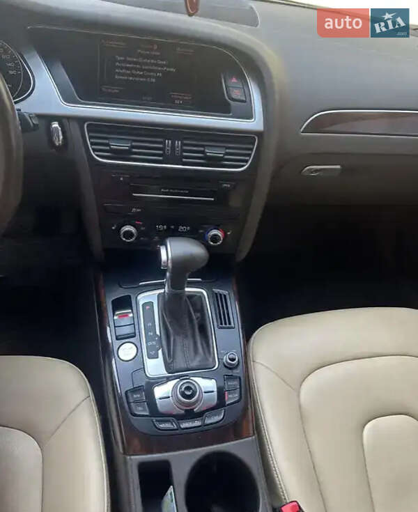 Седан Audi A4 2015 в Львове