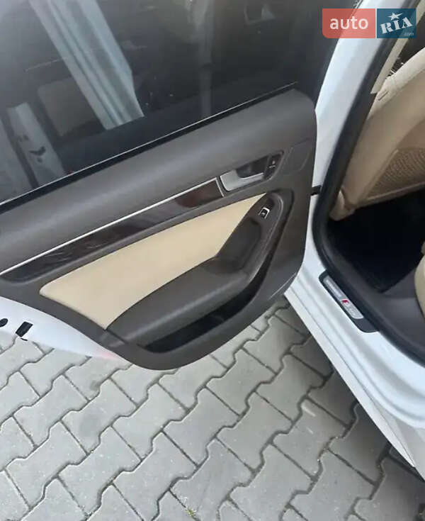 Седан Audi A4 2015 в Львове