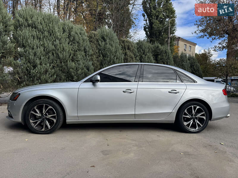 Седан Audi A4 2012 в Дніпрі