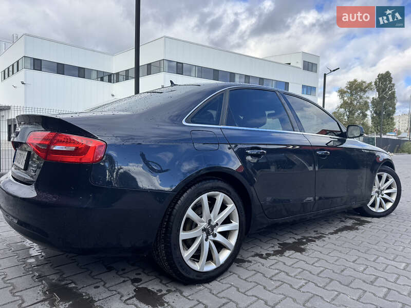 Седан Audi A4 2012 в Киеве