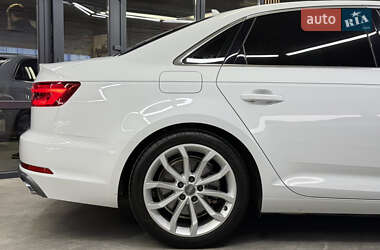 Седан Audi A4 2018 в 