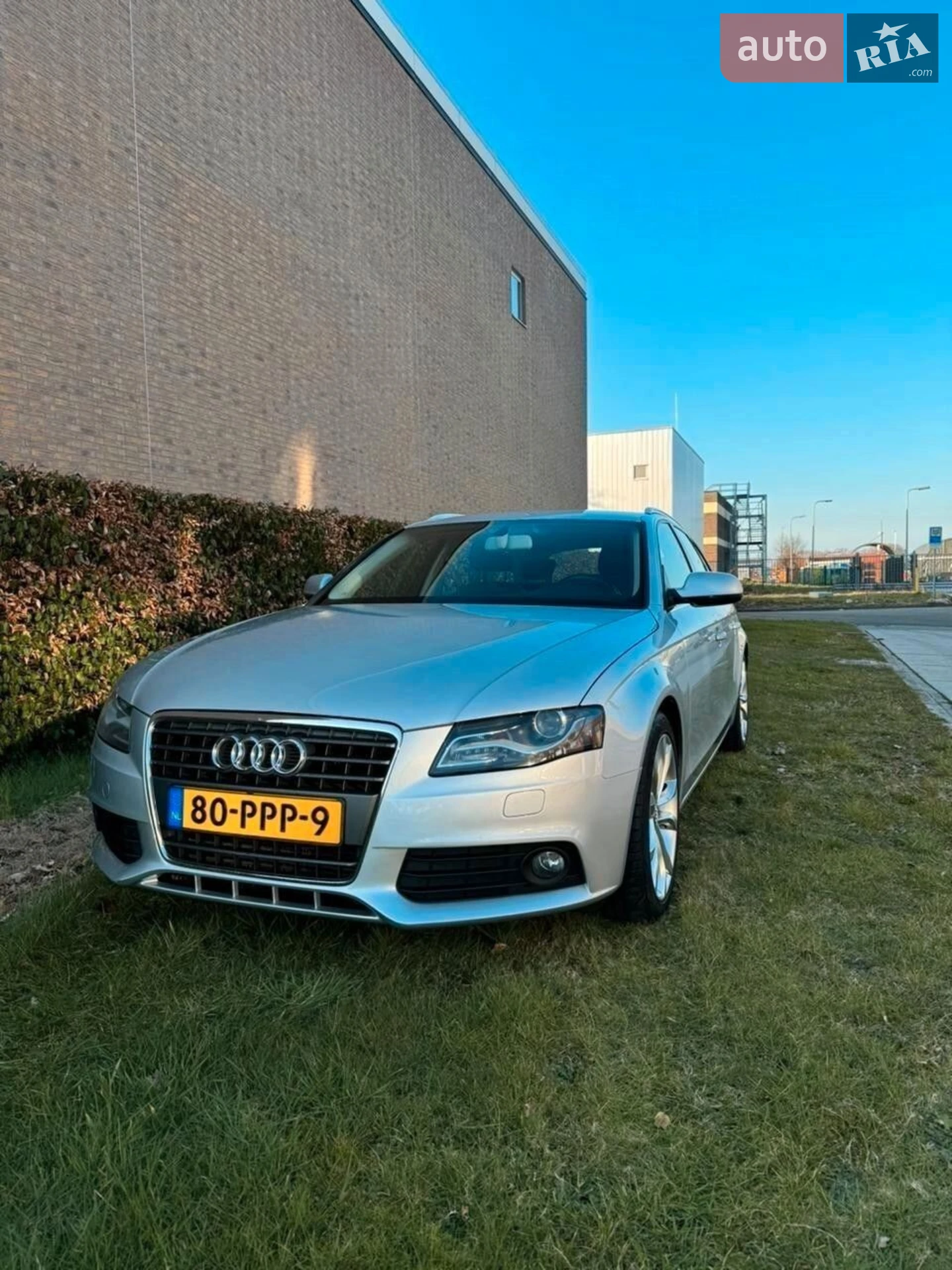 2010 Audi A4 - мініатюра 3