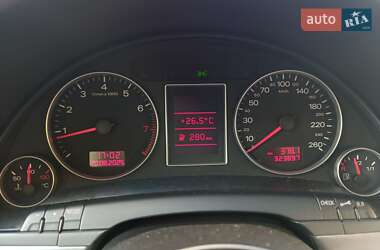 Седан Audi A4 2004 в  фото 13 Седан Audi A4 2004 в