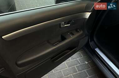 Седан Audi A4 2004 в  фото 17 Седан Audi A4 2004 в