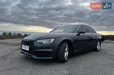 Седан Audi A4 2018 в Миргороді